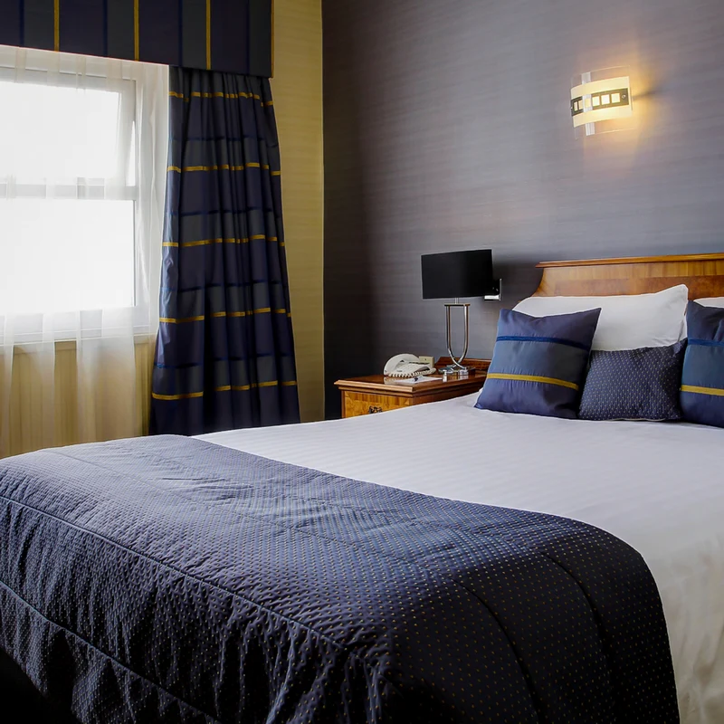 One Night Escape with Dinner - Gift Experience for Two - Image 3