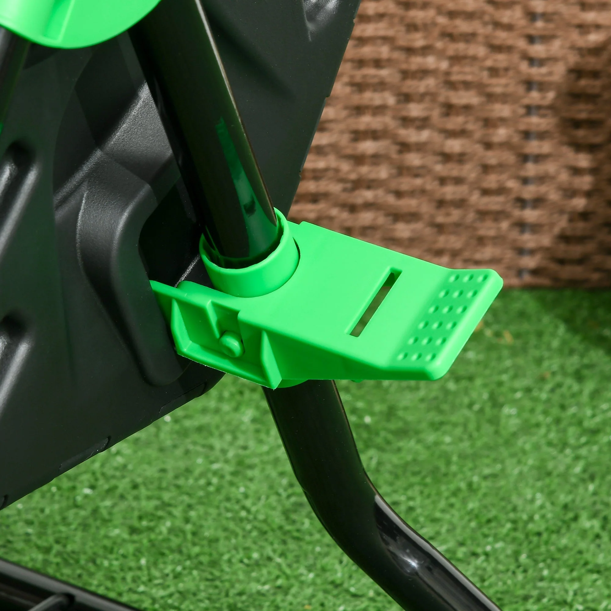 Outsunny 65L Garden Compost Bin - Image 8